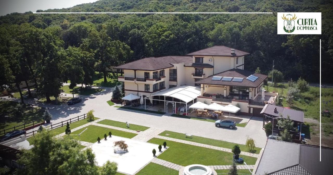 Curtea Domneasca Hotel Vaslui Exterior photo