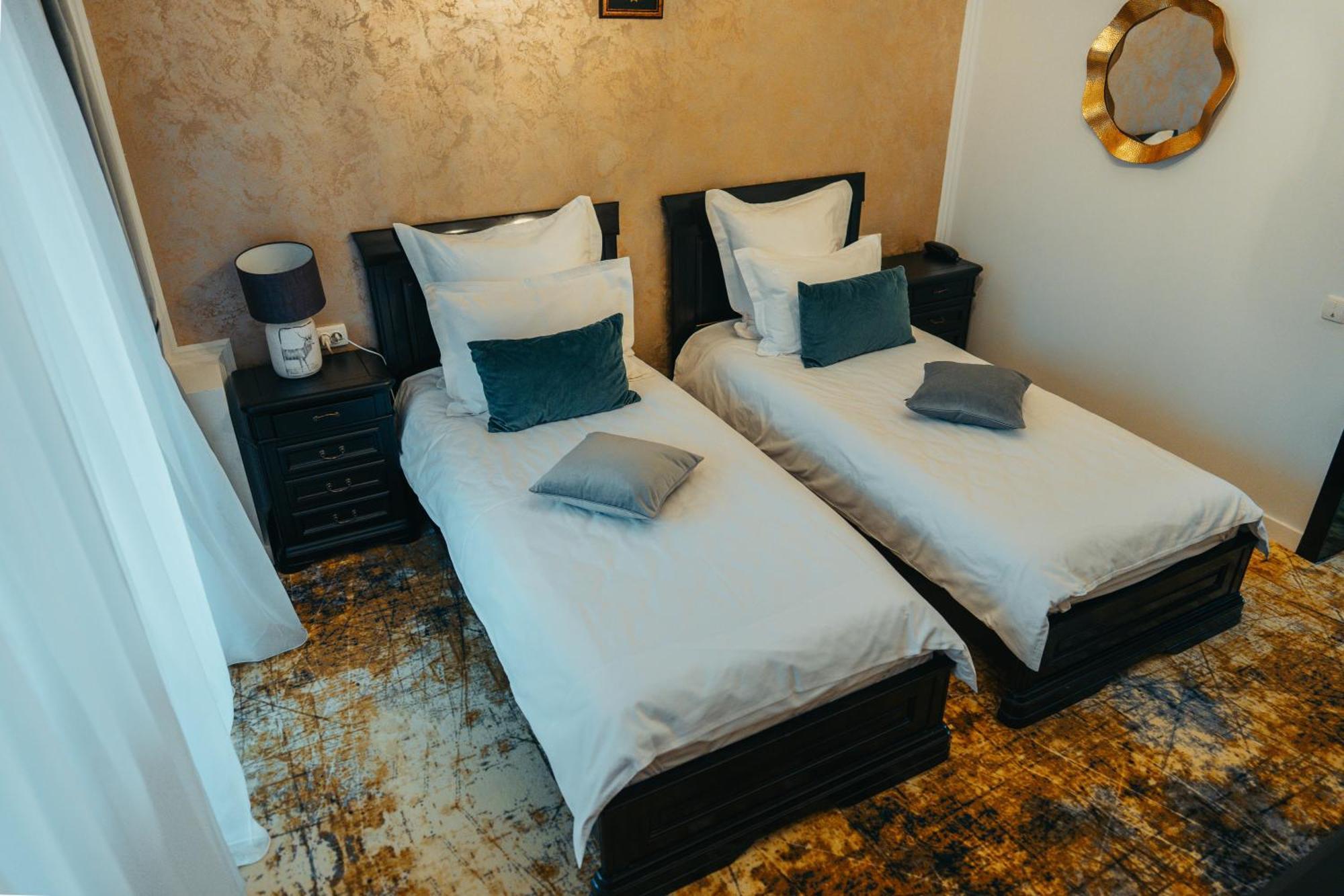 Curtea Domneasca Hotel Vaslui Exterior photo