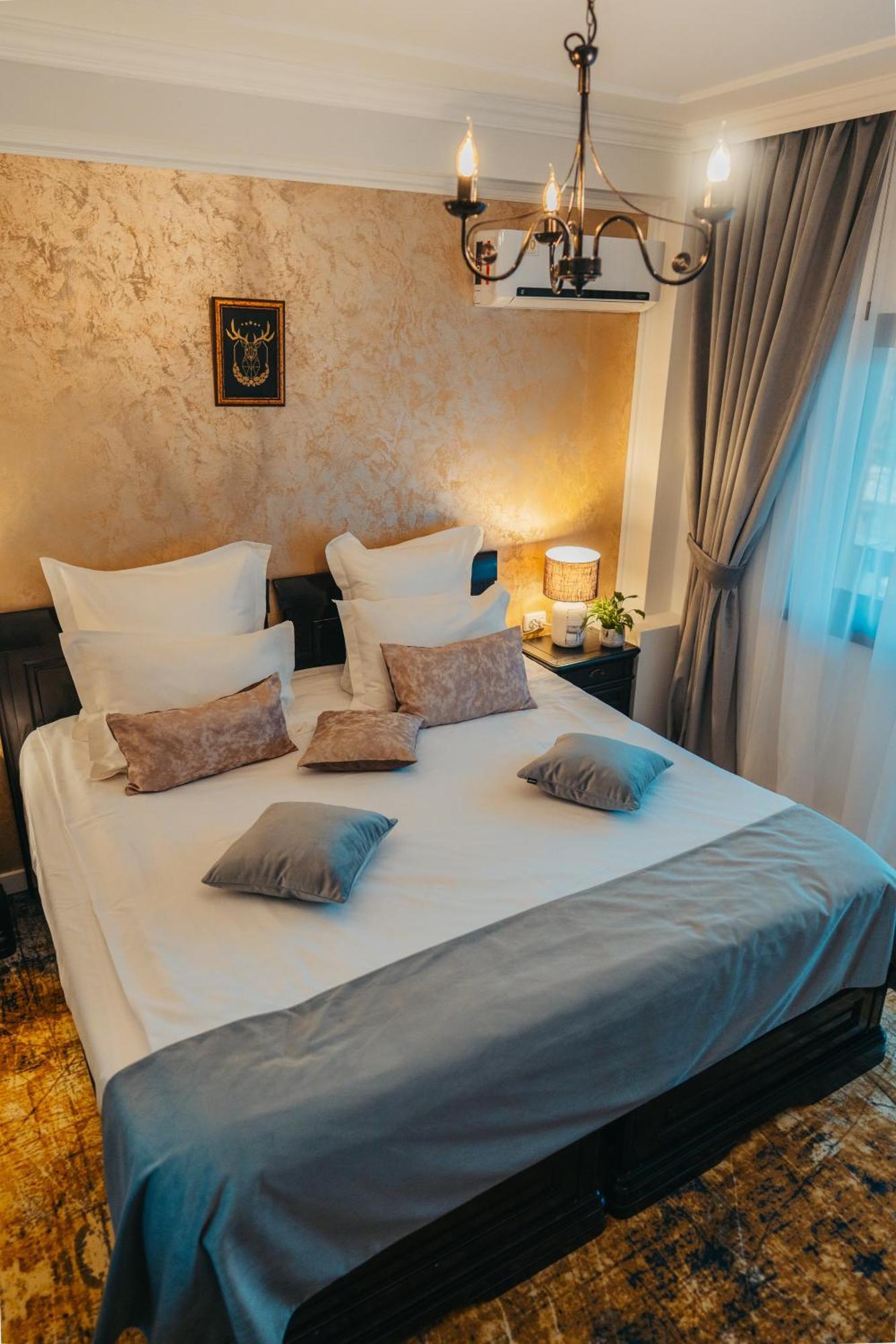 Curtea Domneasca Hotel Vaslui Exterior photo