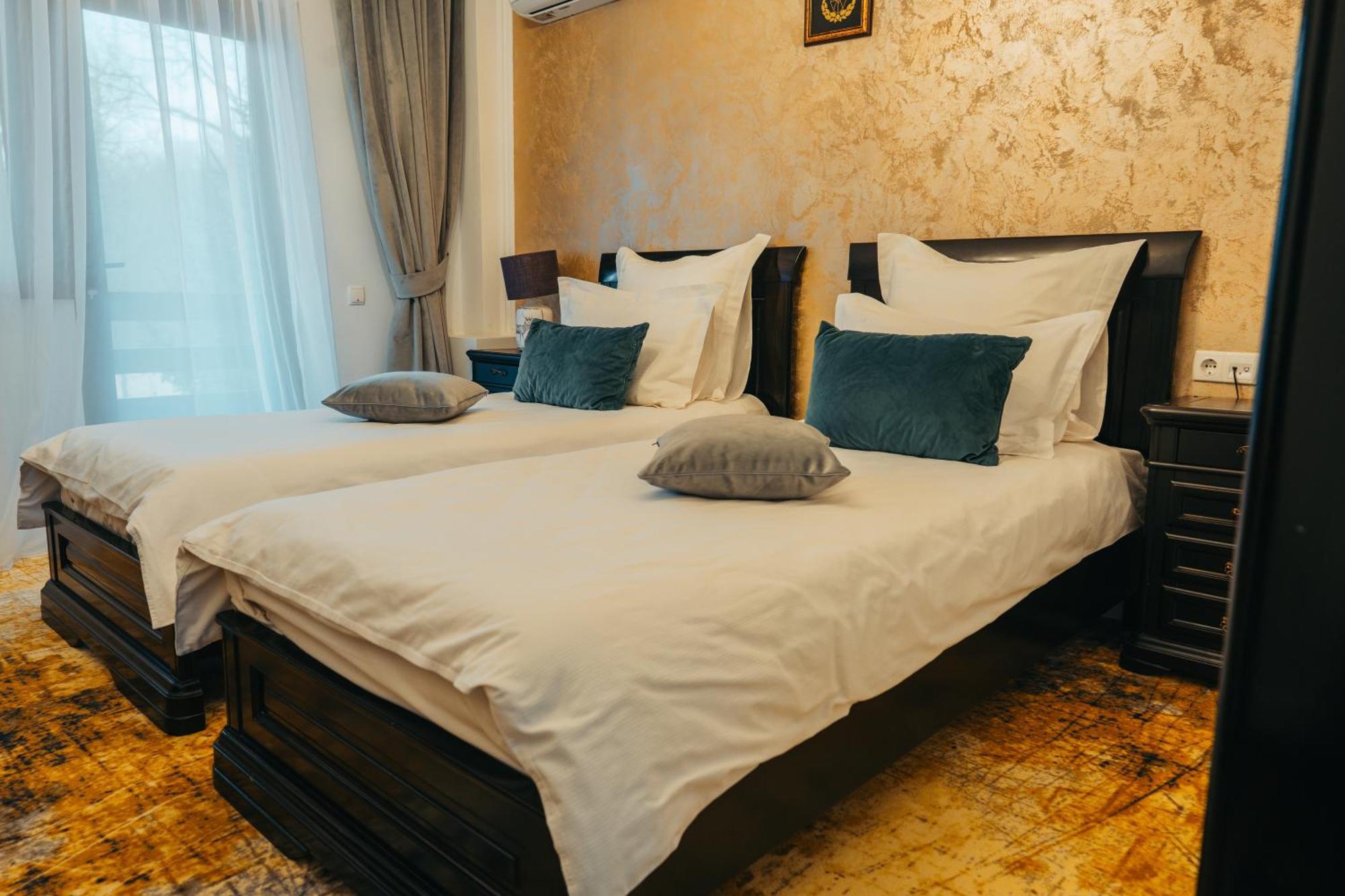 Curtea Domneasca Hotel Vaslui Exterior photo